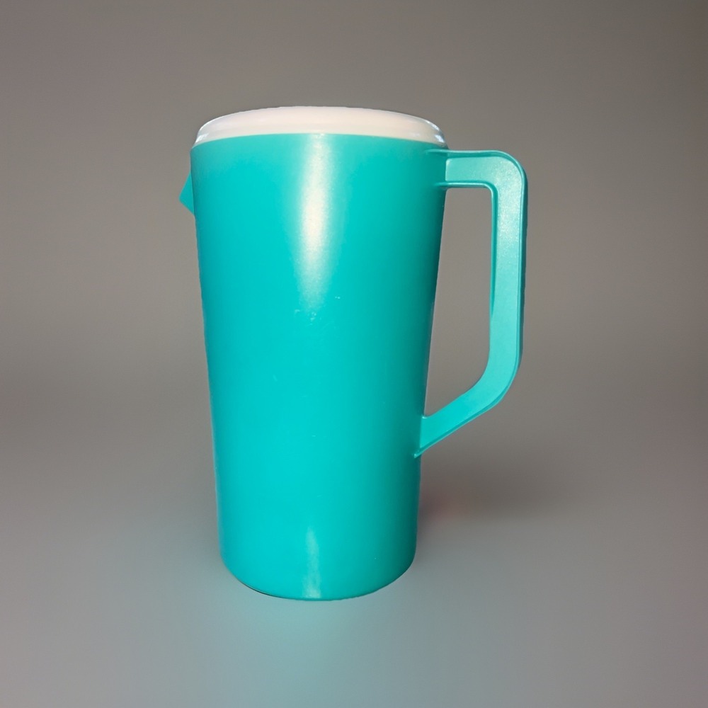 Vintage Rubbermaid Teal Aqua  2 1/4 Quart Pitcher w/White Slotted Lid #2445